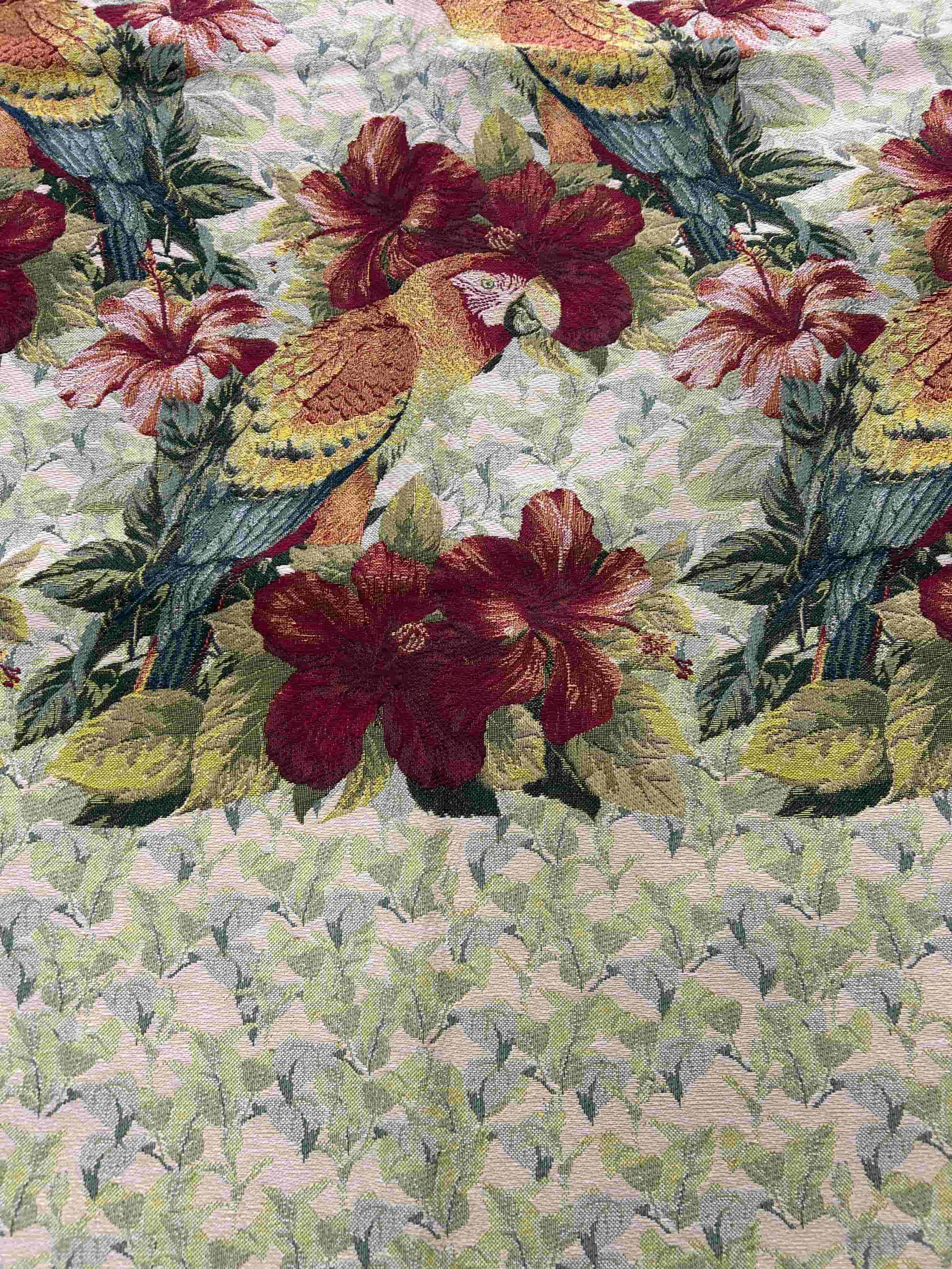 tapiz decorativo loro y flores detalle